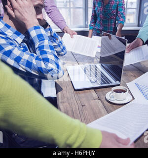 Business-Mann immer Mehrarbeit Frist Konzept Stockfoto