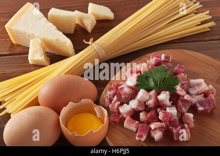 Aliment Spaghetti italienischen Eiern Zutaten Nudeln gesundes Essen Nahrungsmittel Gesundheit Gewürz Holz Gastronomie Küche Küche Stockfoto