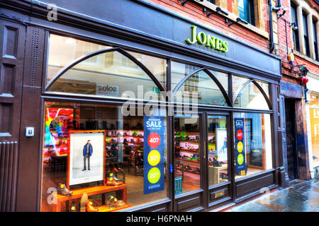 Jones Schuhmacher Shop Shop Kette Schild außen vor dem Eingang Nottingham UK GB England High Street Geschäfte Schuhgeschäfte Stockfoto