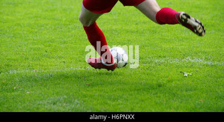 Beine Bewegung Verschiebung bewegen Bewegung Sport Sport game-Turnier spielen Stücke gespielt grüne Dynamik Dynamik Stadion Stockfoto