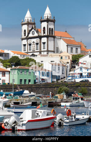 Traditionelle Dorf Azoren Terceira. Sao Mateus da Calheta. Portugal. Vertikal Stockfoto