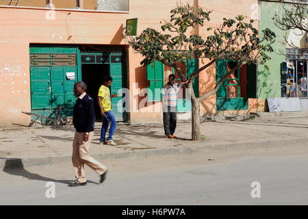 MEKELLE-Äthiopien-März 29: Nach einer Pause zum Mittagessen öffnet erneut die lokale Handel seine Pforten für die kommerzielle Nachmittagssitzung. Stockfoto