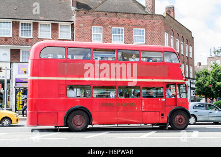 1949 Leyland 7 RT roten Doppeldeckerbus RTL 139 in London Transport Lackierung, North Cheam, Greater London, 2008 Stockfoto