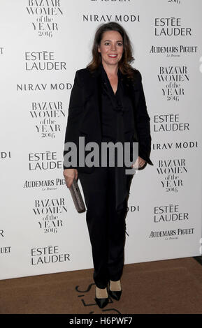 Olivia Colman kommt im Claridge es Hotel in London, Harper's Bazaar Frauen des Jahres zu besuchen. Stockfoto