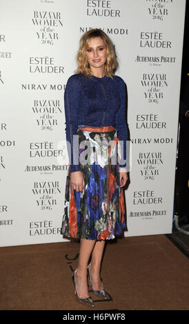 Laura Carmichael kommt im Claridge es Hotel in London, Harper's Bazaar Frauen des Jahres zu besuchen. Stockfoto