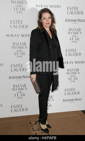 Olivia Colman kommt im Claridge es Hotel in London, Harper's Bazaar Frauen des Jahres zu besuchen. Stockfoto