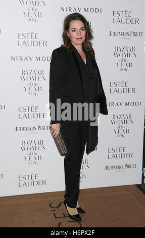 Olivia Colman kommt im Claridge es Hotel in London, Harper's Bazaar Frauen des Jahres zu besuchen. Stockfoto