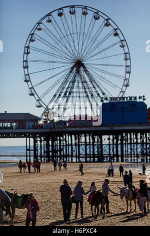 Blackpool Pier Riesenrad Ferris Urlaub Meer Seite Stadt Resort Lancashire Attraktionen Wahrzeichen Meer Touristenattraktion Tou Stockfoto