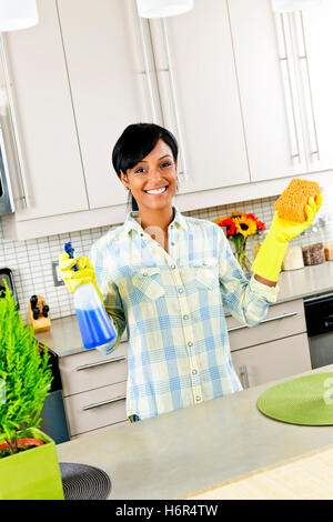 Frau Lachen Lachen Lachen Twit kichern Lächeln Lächeln lachen lachend lächelnd schwarz lächelt dunkelhäutigen kohlschwarze tiefschwarz Stockfoto