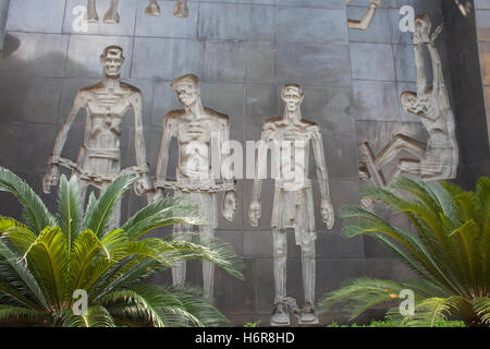 Wand im Hof des Hỏa-Lò-Gefängnis in Hanoi, Nordvietnam, auch bekannt als Hanoi Hilton Stockfoto