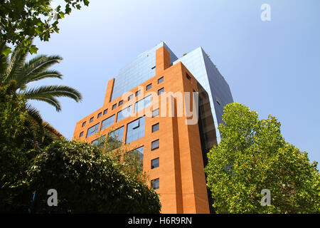 Hausbau Glas Kelch Becher Stadt Stadt moderne moderne Industrie Amerika im freien Kapital Süd Chile Fassade Baumstil Stockfoto