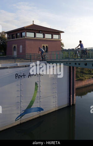 Lattes, Occitanie, Frankreich: 31. Oktober 2016. Ariane Port, Radtour im Hafen Lattes mit einem schönen Sonnenuntergang von der Herbst-Saison. Bildnachweis: Digitalman/Alamy Live-Nachrichten Stockfoto