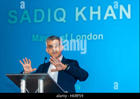 London, UK.  31. Oktober 2016.  Der Bürgermeister von London, Sadiq Khan, lobt Londoner großzügigsten Freiwillige bei den Team London Awards-Zeremonie im Rathaus. Bildnachweis: Stephen Chung / Alamy Live News Stockfoto