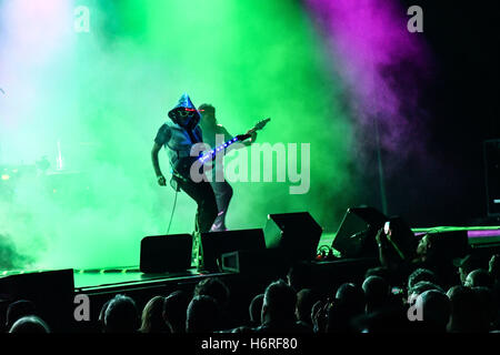 Toronto, Ontario, Kanada. 30. Oktober 2016. Kultige Rock-Gitarrist und Komponist STEVE VAI führten im Centre In The Square in Kitchener, Ontario, als Teil seiner "Leidenschaft und Kriegsführung 2016 World Tour" © Igor Vidyashev/ZUMA Draht/Alamy Live News Stockfoto