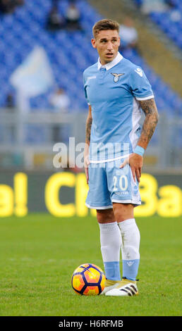 Stadion Olimpico, Rom, Italien. 30. Oktober 2016. Serie A-Fußball-Liga. SS Lazio gegen Sassuolo. Lucas Biglia © Aktion Plus Sport/Alamy Live-Nachrichten Stockfoto