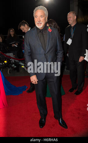 LONDON, ENGLAND - 31 Oktober: Tom Jones besucht die Pride Of Britain Awards im Grosvenor House Hotel am 31. Oktober 2016 in London, England. Stockfoto