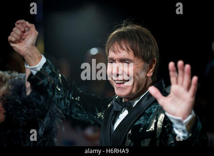 LONDON, ENGLAND - 31 Oktober: Sir Cliff Richard besuchen die Pride Of Britain Awards im Grosvenor House Hotel am 31. Oktober 2016 in London, England. Stockfoto