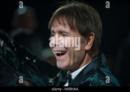 LONDON, ENGLAND - 31 Oktober: Sir Cliff Richard besuchen die Pride Of Britain Awards im Grosvenor House Hotel am 31. Oktober 2016 in London, England. Stockfoto