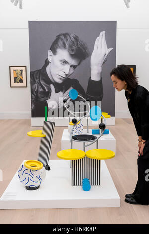 London, UK. 1. November 2016. Der erste Blick des "Bowie/Sammler", Kunstwerke aus dem späten Bowies persönliche Kunstsammlung, vor dem Verkauf noch in diesem Monat bei Sothebys. Bildnachweis: Stephen Chung/Alamy Live-Nachrichten Stockfoto