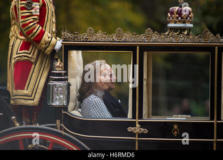 Die Mall, London, UK. 1. November 2016. Staatsbesuch des Columbias Präsident Juan Manuel Santos und seine Frau Maria Clemencia Rodriguez de Santos. Bildnachweis: Malcolm Park Leitartikel/Alamy Live-Nachrichten. Stockfoto