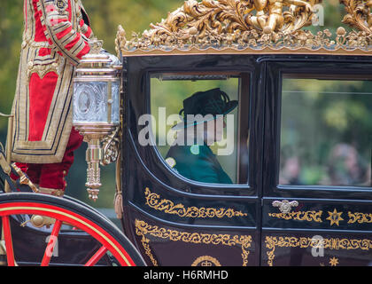 Die Mall, London, UK. 1. November 2016. Staatsbesuch des Columbias Präsident Juan Manuel Santos und seine Frau Maria Clemencia Rodriguez de Santos. Bildnachweis: Malcolm Park Leitartikel/Alamy Live-Nachrichten. Stockfoto