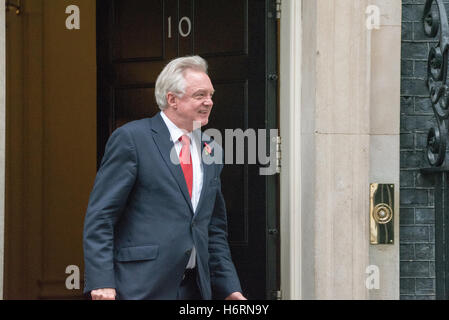 London, 1. November 2016, David Davis Brexit Sekretärin, verlässt 10 Downing Street nach einer Kabinettssitzung Credit: Ian Davidson/Alamy Live News Stockfoto