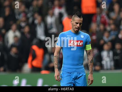 Istanbul, Türkei. 1. November 2016. SSC Neapel Marek Hamsik reagiert während der UEFA Champions League-Gruppe B-Spiel zwischen Besiktas und Napoli in Istanbul, Türkei, am 1. November 2016. Das Spiel endete mit einem 1: 1-Unentschieden. Bildnachweis: He Canling/Xinhua/Alamy Live-Nachrichten Stockfoto