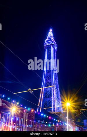 Blackpool, Lancashire, UK. 1. November 2016. Das Lightpool Festival wird mit sechs Nächte atemberaubende live-Performance und spektakulären Licht- und Tontechnik Installationen, darunter Werke von Yoko Ono Blackpool vom Freitag, 28 Oktober bis Mittwoch 2. November, das Resort nachhallen.  Es ist eine explosive Mischung aus Feuer, Pyrotechnik, Musik und live-Unterhaltung – und es wird buchstäblich Leuchten Blackpool in der Halbzeit Urlaub.  Bildnachweis: Cernan Elias/Alamy Live-Nachrichten Stockfoto