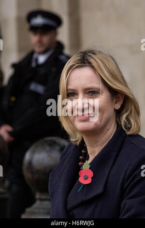 London, UK. 1. November 2016. Amber Rudd kommt bei Horse Guards Parade, dem Präsidenten von Kolumbien über den Beginn seines Staatsbesuchs in UK Credit zu begrüßen: Guy Corbishley/Alamy Live News Stockfoto