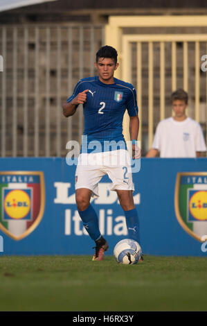 Ravenna, Italien. 31. Oktober 2016. Raoul Bellanova (ITA) Fußball: UEFA European u-17 Meisterschaft 2017 Qualifikationsrunde Gruppe 4 Match zwischen Italien mit 2: 0 Serbien im Stadio Bruno Benelli in Ravenna, Italien. © Maurizio Borsari/AFLO/Alamy Live-Nachrichten Stockfoto