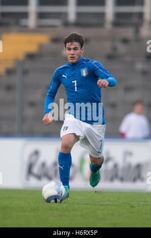 Ravenna, Italien. 31. Oktober 2016. Elia Visconti (ITA) Fußball: UEFA European u-17 Meisterschaft 2017 Qualifikationsrunde Gruppe 4 Match zwischen Italien mit 2: 0 Serbien im Stadio Bruno Benelli in Ravenna, Italien. © Maurizio Borsari/AFLO/Alamy Live-Nachrichten Stockfoto