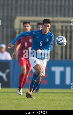 Ravenna, Italien. 31. Oktober 2016. Pietro Pellegri (ITA) Fußball: UEFA European u-17 Meisterschaft 2017 Qualifikationsrunde Gruppe 4 Match zwischen Italien mit 2: 0 Serbien im Stadio Bruno Benelli in Ravenna, Italien. © Maurizio Borsari/AFLO/Alamy Live-Nachrichten Stockfoto