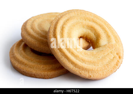 Drei Ring Butterkekse isoliert auf weiss in Sicht. Stockfoto