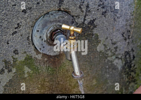 Öffentliche Trinkwasser-Brunnen. Öffentliche Trinkwasserhahn. Stockfoto