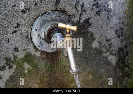 Öffentliche Trinkwasser-Brunnen. Öffentliche Trinkwasserhahn. Stockfoto