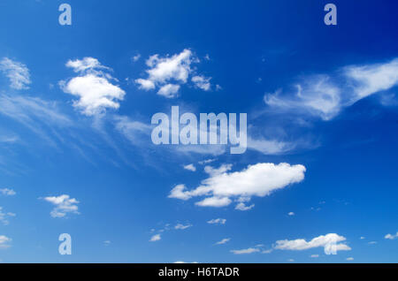 blaue schöne beauteously schöne Farbe Raum Himmel Paradies Wolke Sonnenlicht Freiheit Freiheit Anblick Ansicht Outlook Perspektive Stockfoto