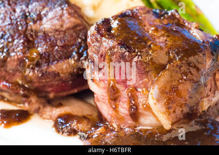 Restaurant essen Nahrungsmittel Pfeffer Blatt Closeup grüne Küche Küche Teller seltene Pflanzenkost Gourmet schneiden Zwiebel Fokus Luxus Stockfoto