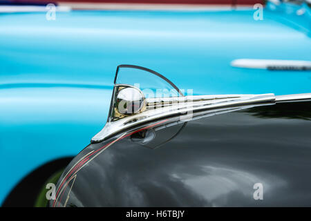 1950 Ford Custom Deluxe Club Coupe Kühlerfigur. Klassischen Vintage American Auto Stockfoto