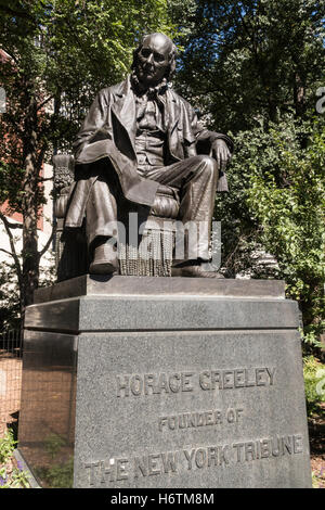 Statue von Horace Greeley in City Hall Park, New York, USA Stockfoto