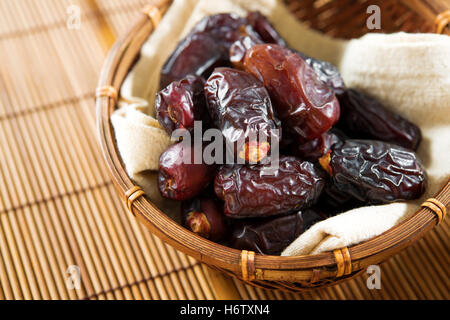 Lebensmittel Nahrungsmittel Makro Nahaufnahme Makro Aufnahme Nahaufnahme Blick süß Closeup braun bräunlich Brünette Asien reif Malaysia Korb Obst Stockfoto