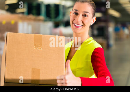 Logistik Transport Fracht Lager Bestimmung Lager Lager Puffer Lager Arbeiter Arbeiter Arbeiter Wageworker Mitarbeiter Frau Stockfoto