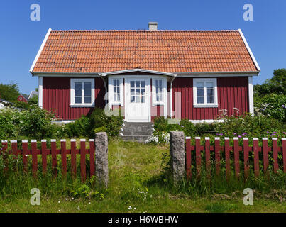 HausbauSchweden Holzhaus Belvedere Schwedenhaus Garten grün blank