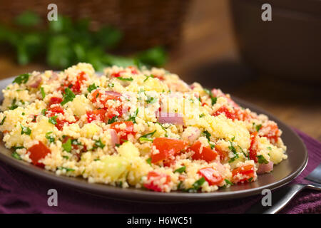 frische hausgemachte Taboulé an arabischer Salat mit couscous Stockfoto