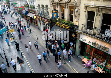 Fußgängerzone zwischen Böschung und Charing Cross, London, England, Vereinigtes Königreich, Europa Stockfoto