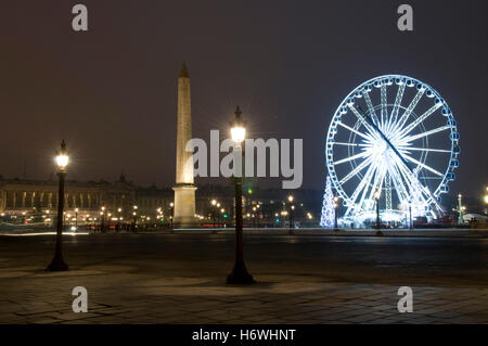 Obelisk und Riesenrad auf der Place De La Concorde, Nachtaufnahme, Paris, Frankreich, Europa Stockfoto