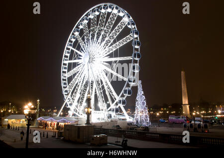 Obelisk und Riesenrad auf der Place De La Concorde, Nachtaufnahme, Paris, Frankreich, Europa Stockfoto