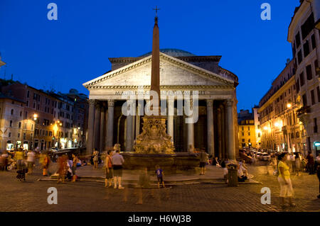 Obelisk und das Pantheon auf der Piazza della Rotonda, Rom, Italien, Europa Stockfoto