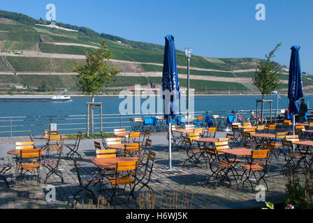 Restaurant an der Rheinpromenade in Bingen am Rhein, oberen mittleren Rhein Tal UNESCO World Heritage Site, Rheingau Stockfoto