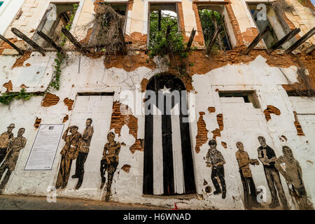 Puerto Rico Tür gemalt schwarz wie ein schützen uns ignorieren Puerto RIco während der jüngsten Finanzkrise, in der Altstadt von San Juan Stockfoto