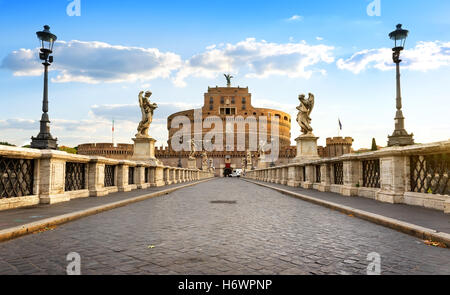 Brücke zum Schloss des Heiligen Engels in Rom, Italien Stockfoto